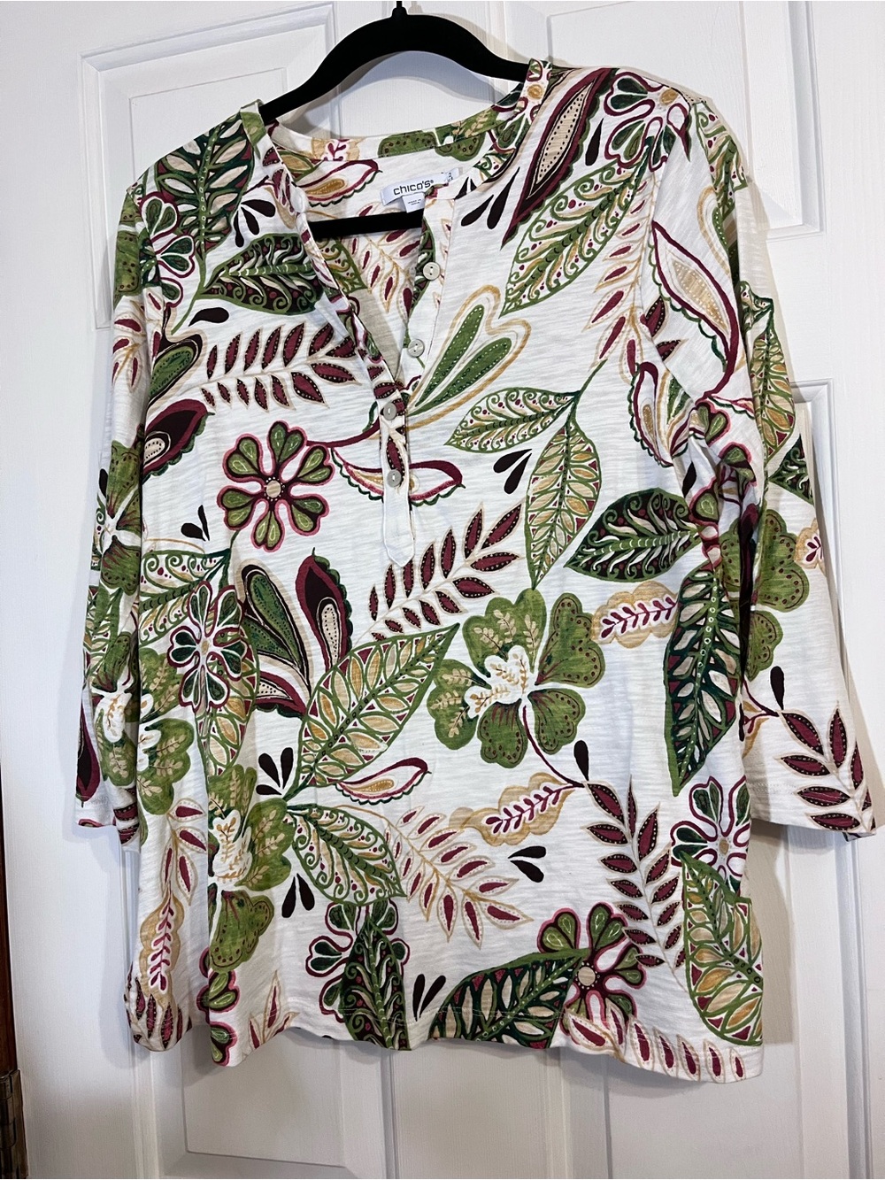 Chico's  Cream  Botanical Print Henley Top with Green & Brown Leaves Sz L